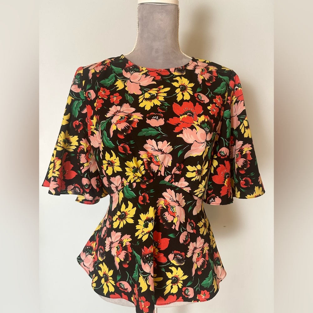 NWT Topshop floral peplum top with peekaboo back detail size 10